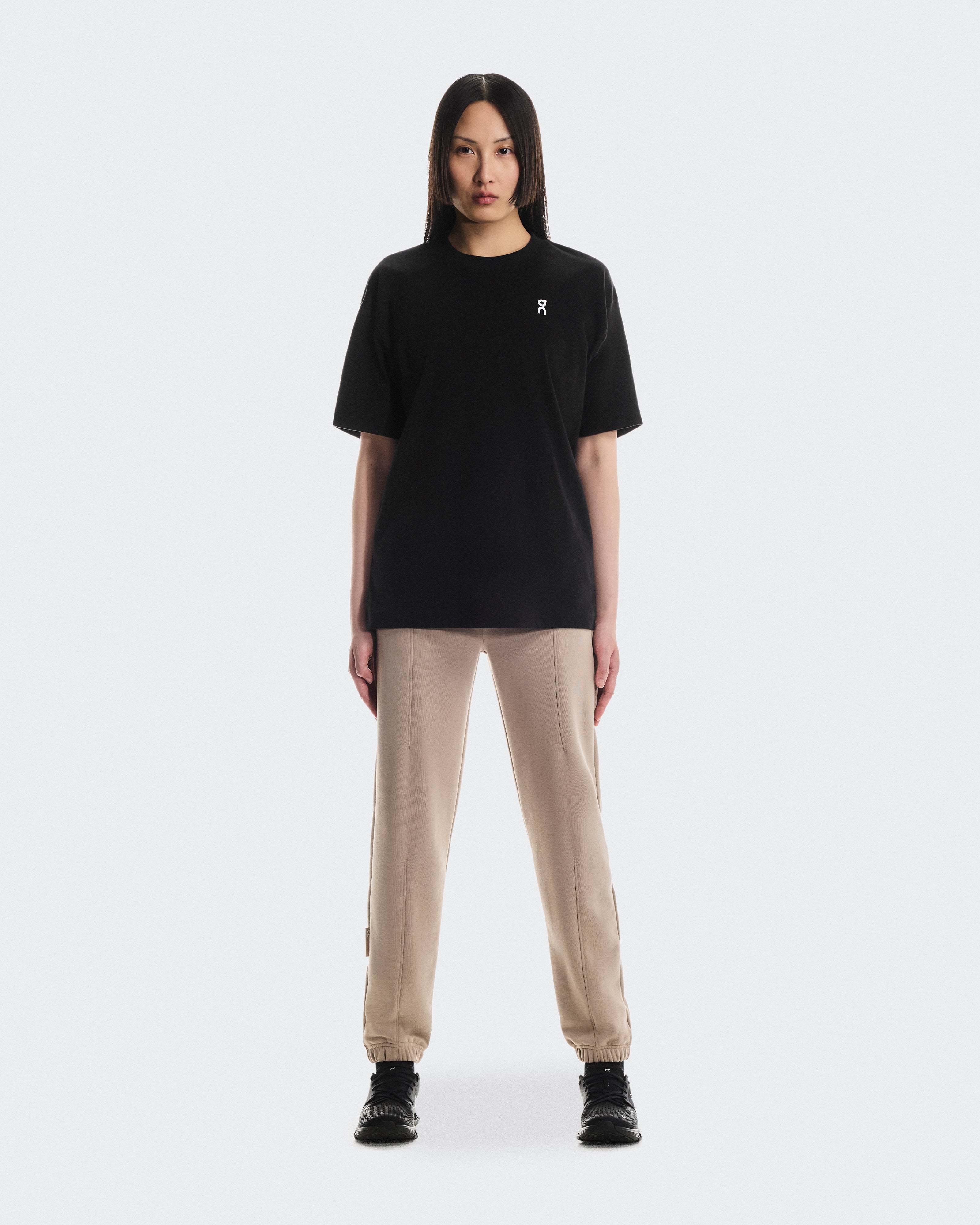 Club-T Graphic W Black | Olive